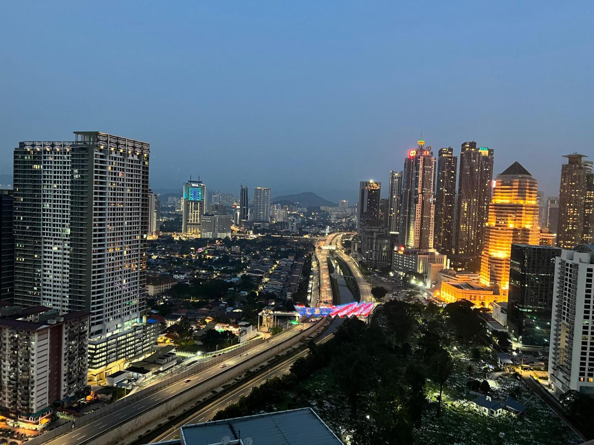 Summer Suites Klcc By Whollmark Kuala Lumpur Exterior foto