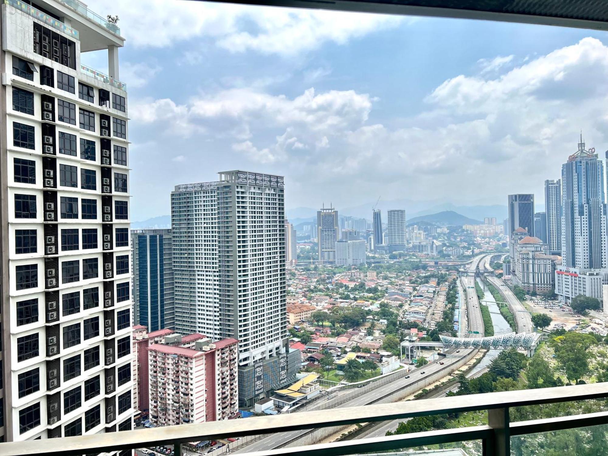 Summer Suites Klcc By Whollmark Kuala Lumpur Exterior foto