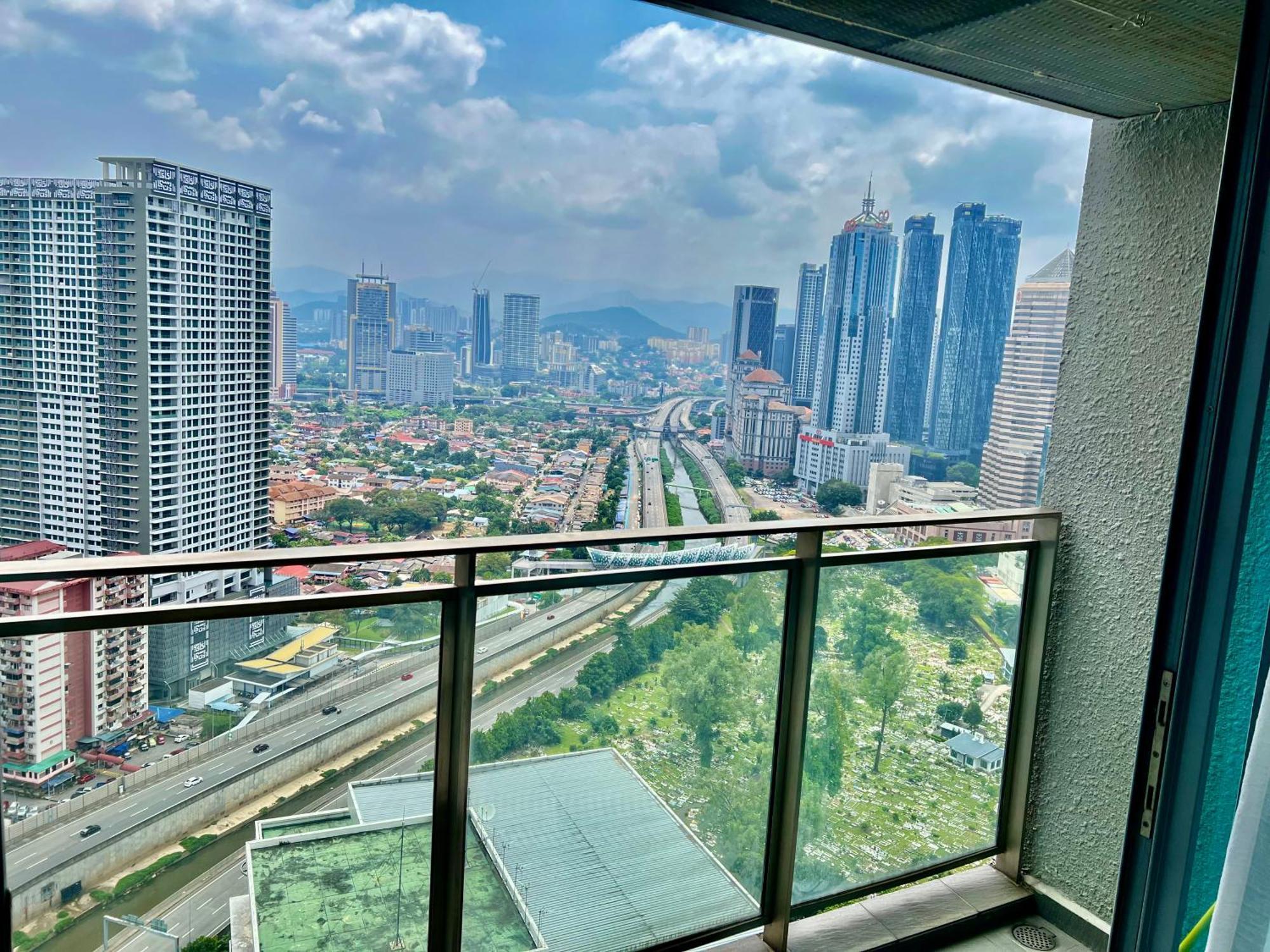 Summer Suites Klcc By Whollmark Kuala Lumpur Exterior foto